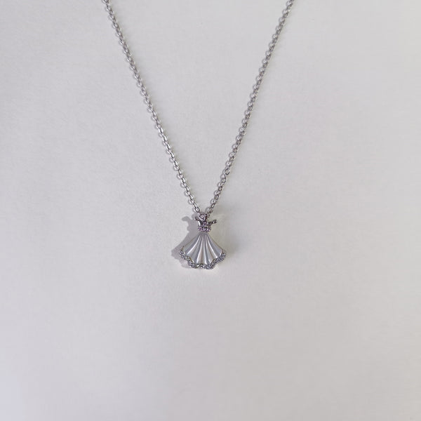 Elegant Shell Necklace in 925 Sterling Silver