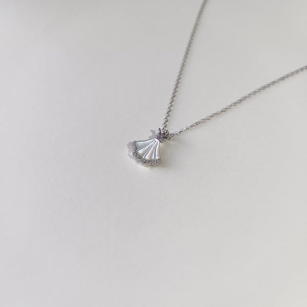 Elegant Shell Necklace in 925 Sterling Silver