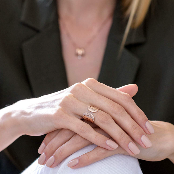 Elegant Intertwined Ring