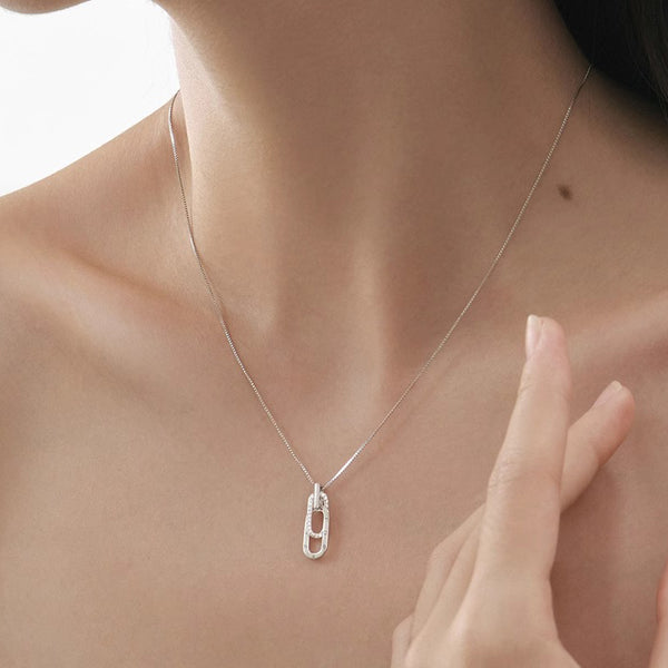 Interlinked Diamond Chain Pendant Necklace