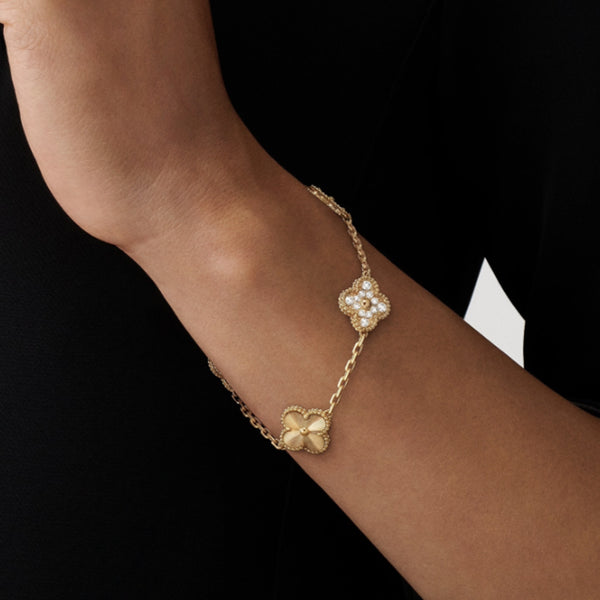 Dazzling Clover Bracelet